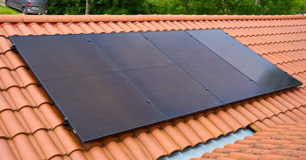 Quelle est la différence entre un panneau solaire photovoltaïque et un panneau solaire thermique ?