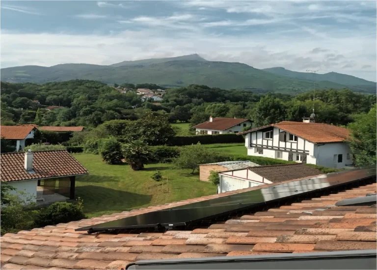Panneaux photovoltaïques 2,9 kWc installés à Ascain (64310) par Adekwatts Pyrénées-Atlantiques