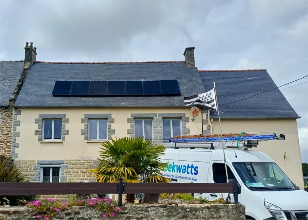 Pose de panneaux solaires 2,98 kWc à Saint-Carné (22100) par Adekwatts Ille-et-Vilaine