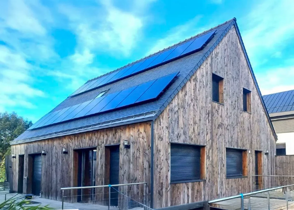 Installation de panneaux photovoltaïques 8,5 kWc à Saint-Malo (35400) par Adekwatts Ille-et-Vilaine