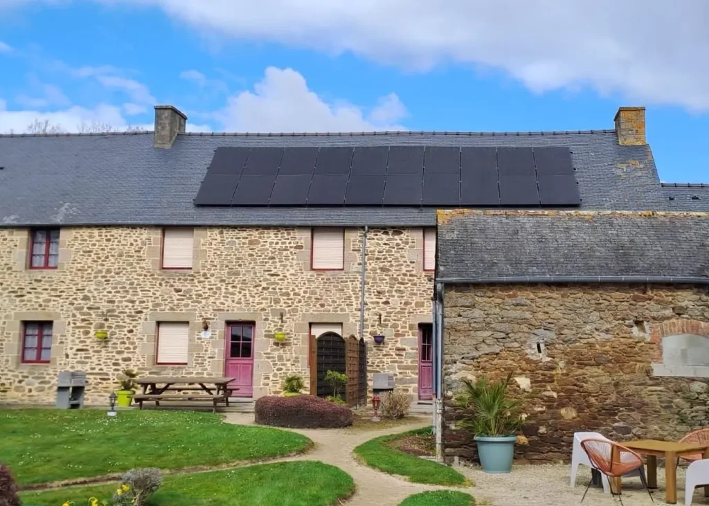 Centrale solaire 8,5 kWc installée à Saint-Méloir-des-Ondes (35350) par Adekwatts Ille-et-Vilaine