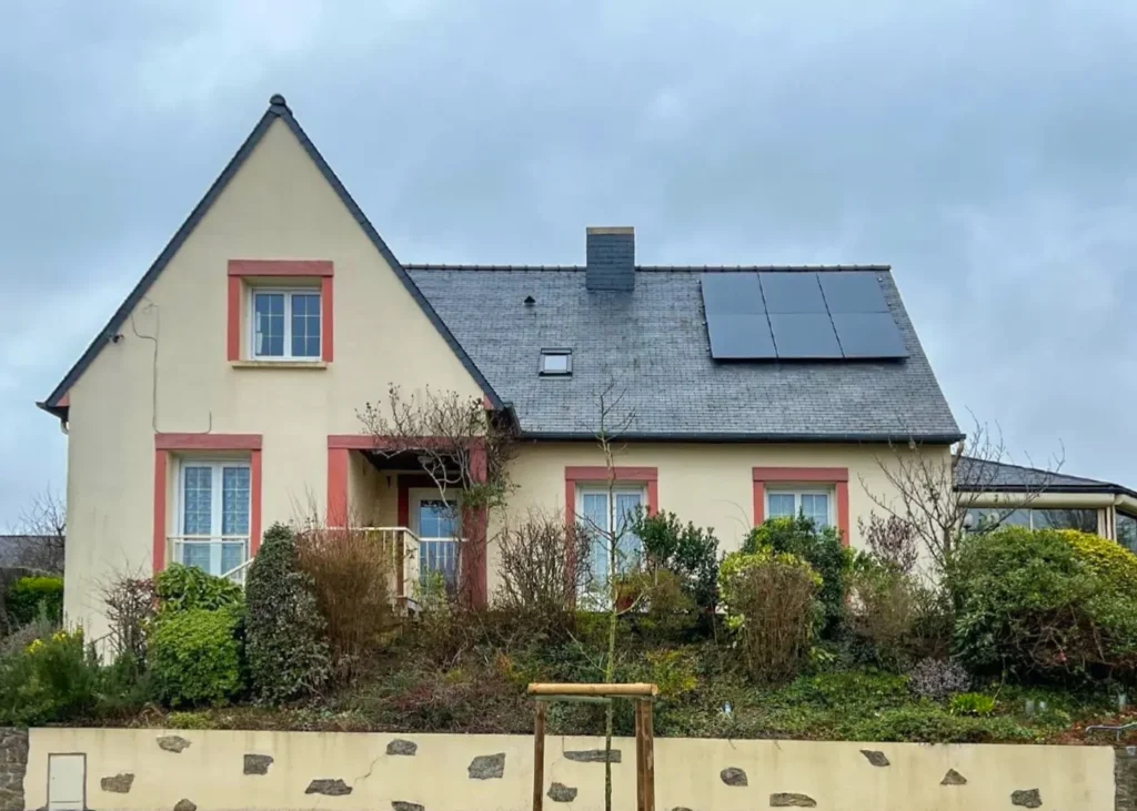 Installation photovoltaïque 2,55 kWc à Quévert (22100) réalisée par Adekwatts Ille-et-Vilaine