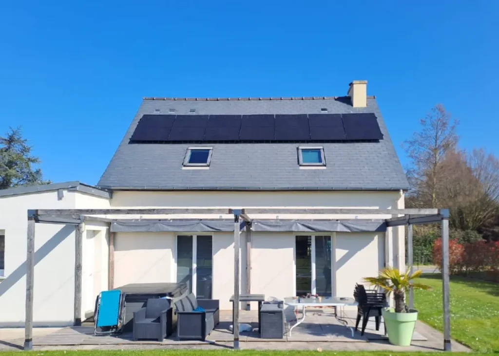 Panneaux photovoltaïques 2,98 kWc posés à Hirel (35120) par Adekwatts Ille-et-Vilaine