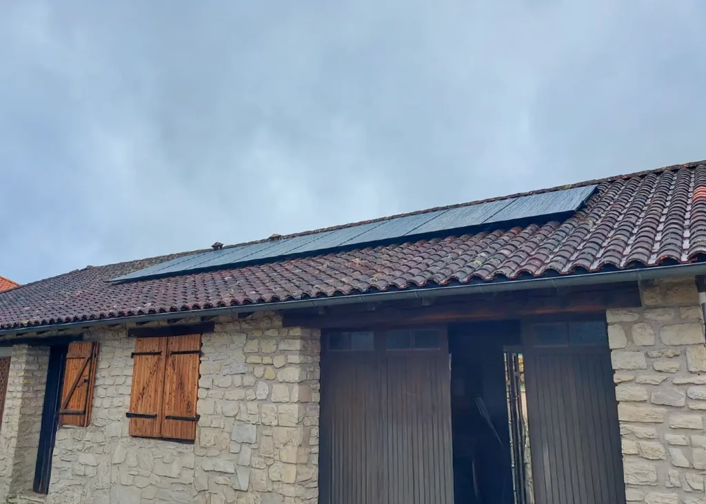 Installation de panneaux solaires 4 kWc à Ansac-sur-Vienne (16500) réalisée par Adekwatts Haute-Vienne