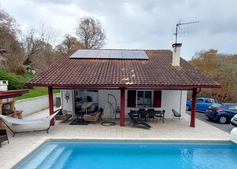 Installation photovoltaïque 10 kWc à Briscous (64240) réalisée par Adekwatts Pyrénées-Atlantiques