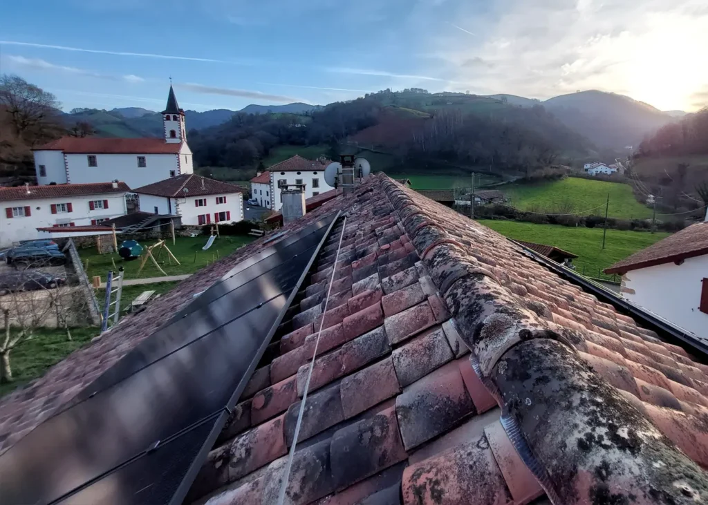 Installation solaire 5 kWc sur maison à Urepel (64430) – Adekwatts Pyrénées-Atlantiques