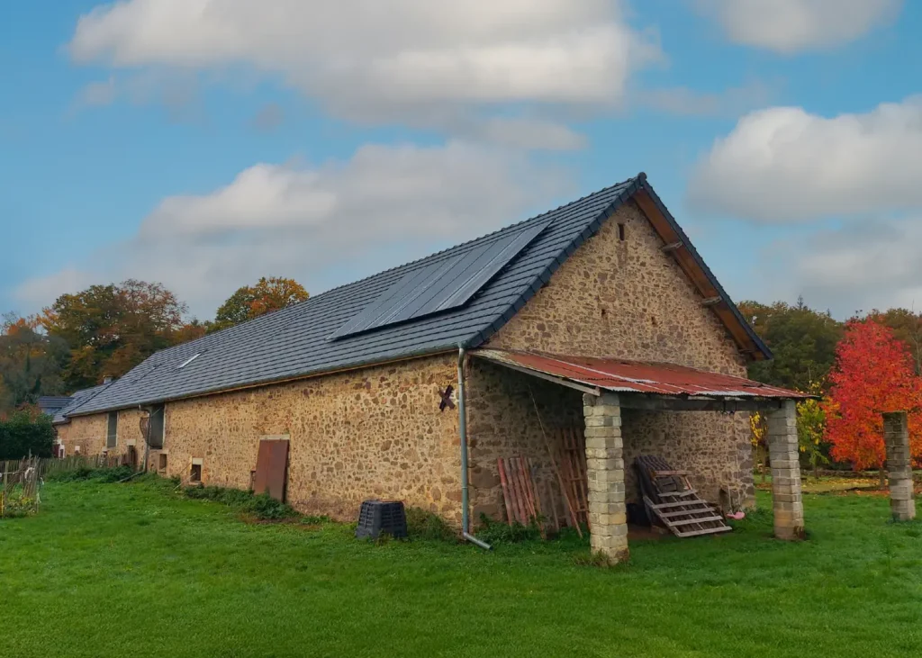 Installation de panneaux solaires 6 kWc à Château-Chervix (87380) par Adekwatts Haute-Vienne