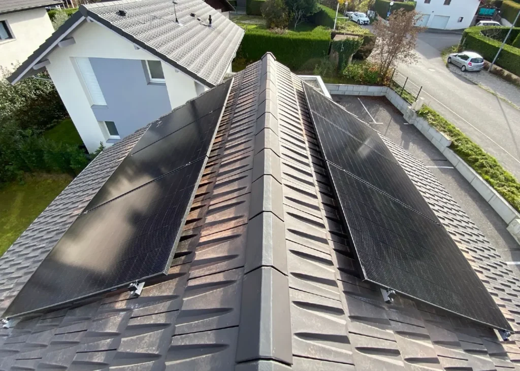 Installation photovoltaïque 3 kWc à La Roche-sur-Foron (74800) par Adekwatts Rhône