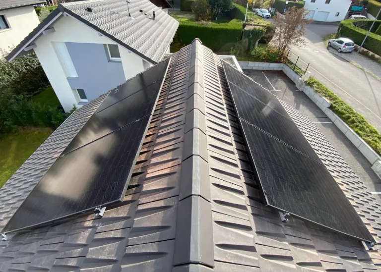 Installation photovoltaïque 3 kWc à La Roche-sur-Foron (74800) par Adekwatts Rhône