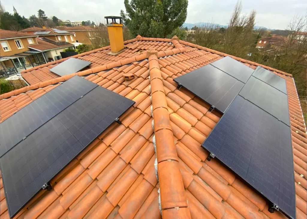 Installation de panneaux solaires 6 kWc à Dardilly (69570) réalisée par Adekwatts Rhône