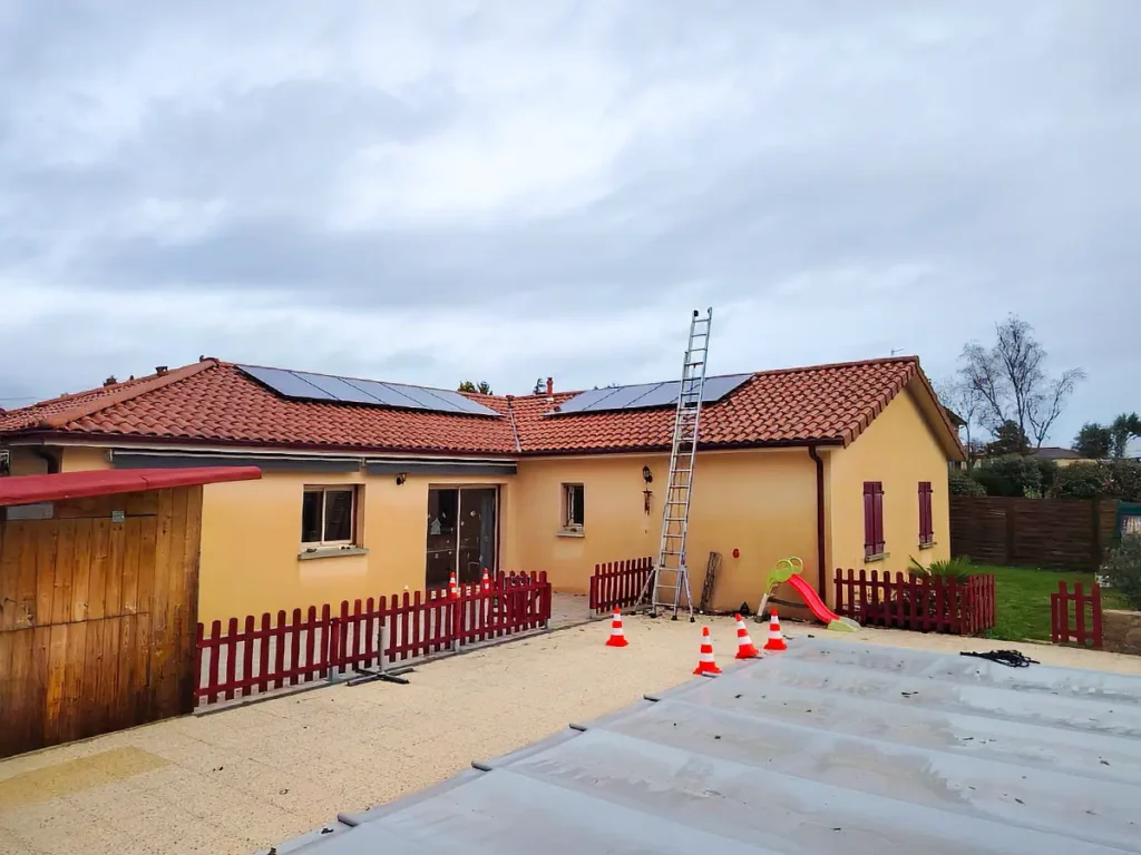 Pose de panneaux solaires 4,5 kWc à Saint-Gence (87510) par Adekwatts Haute-Vienne